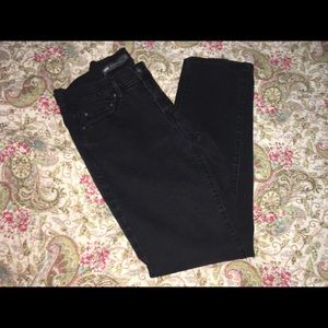 Levi’s mom jean/straight leg jeans